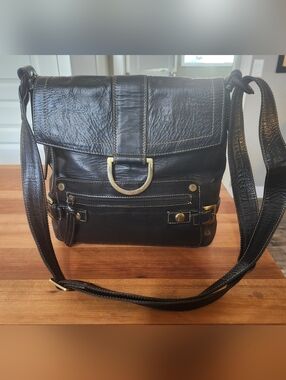Beautiful Moore, Vtg Black Leather Crossbody/Shoulder Bag with Gold Hardware.